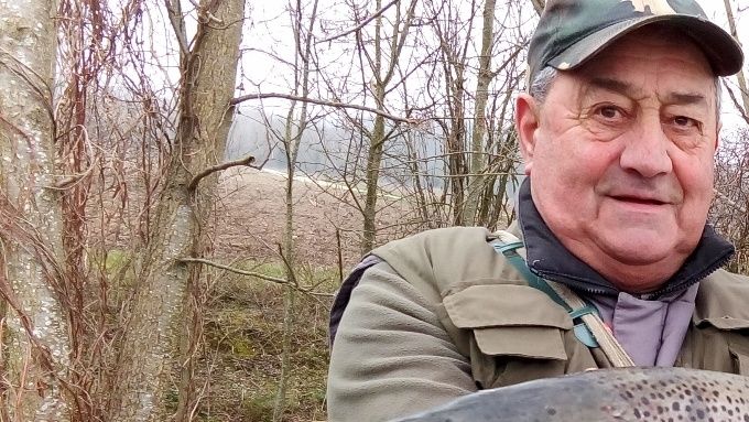 Arrivé tard, un gros tête noir et 1er coup de ligne avec pour résultat un beau mâle de 55cm. 
Moralité: rien ne sert de courir, il faut arriver à point... 